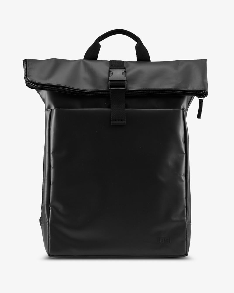 Jost Tolja mit Überschlag Rucksack