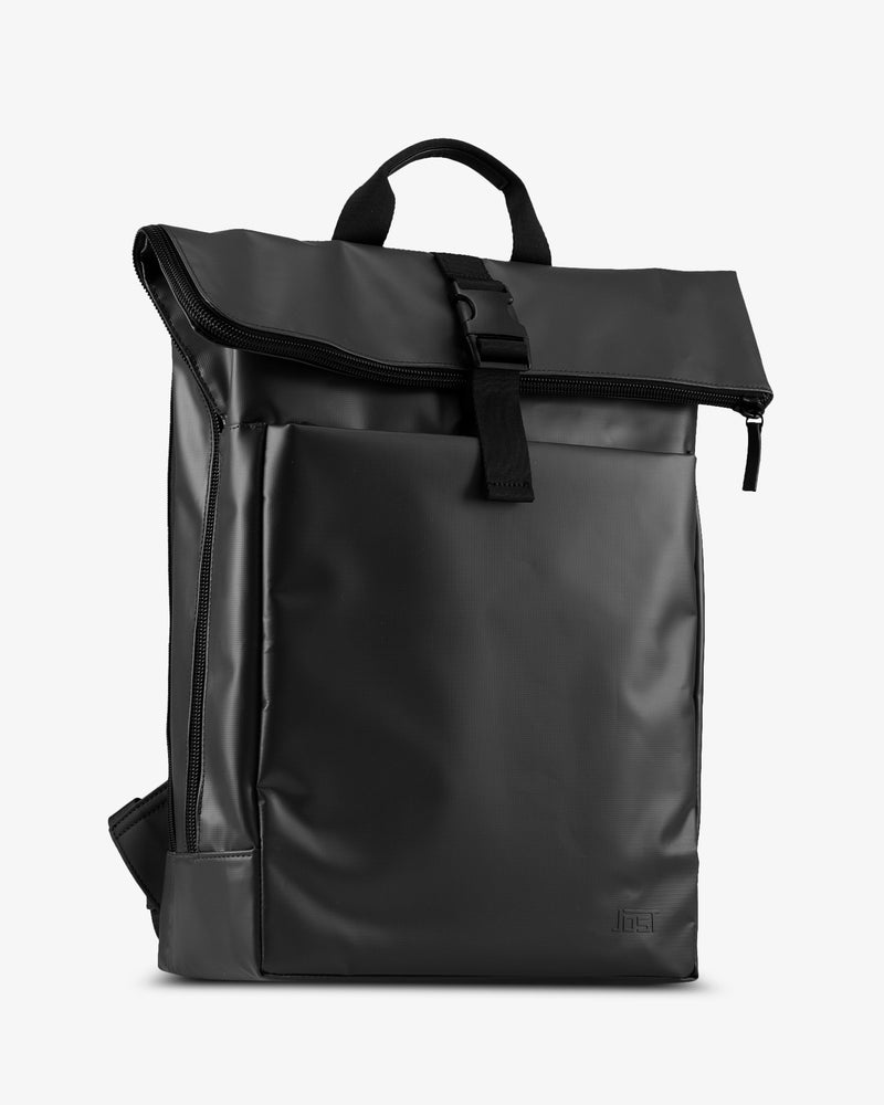 Jost Tolja mit Überschlag Rucksack