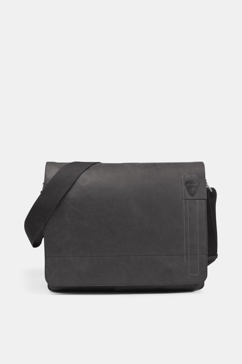 Black / M