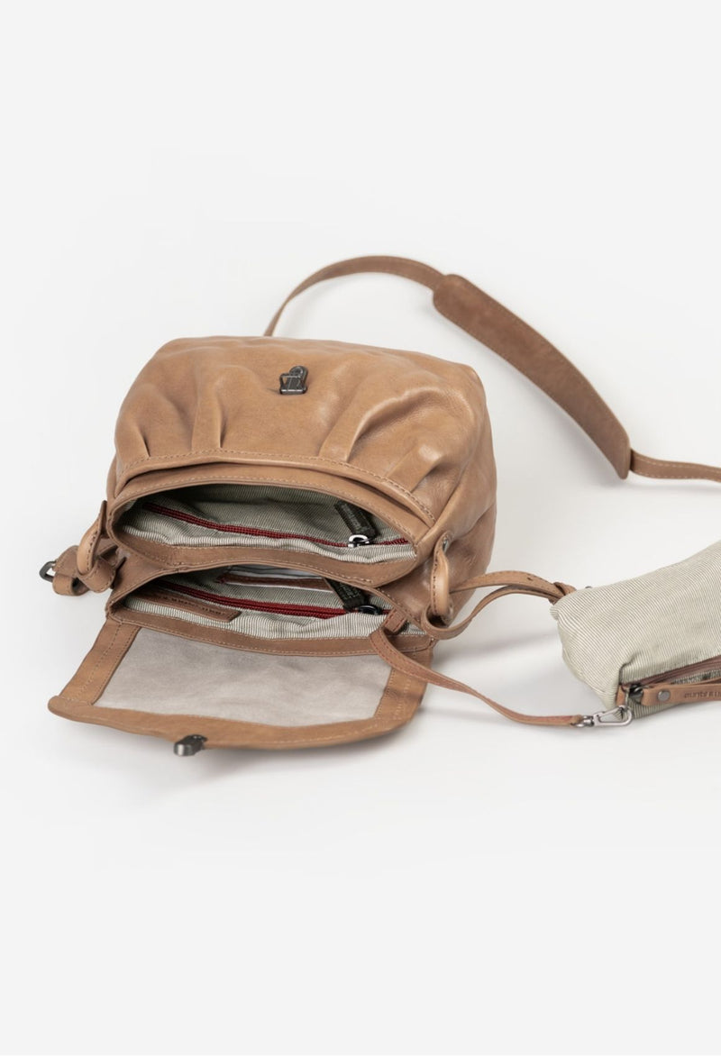 Aunts & Uncles Mrs. Coconut Cake Overslagtas