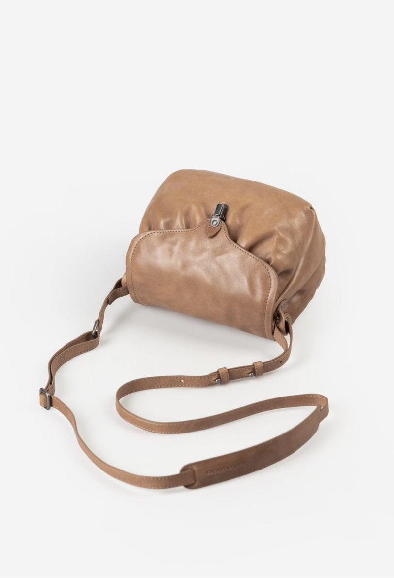 Aunts & Uncles Mrs. Coconut Cake Overslagtas