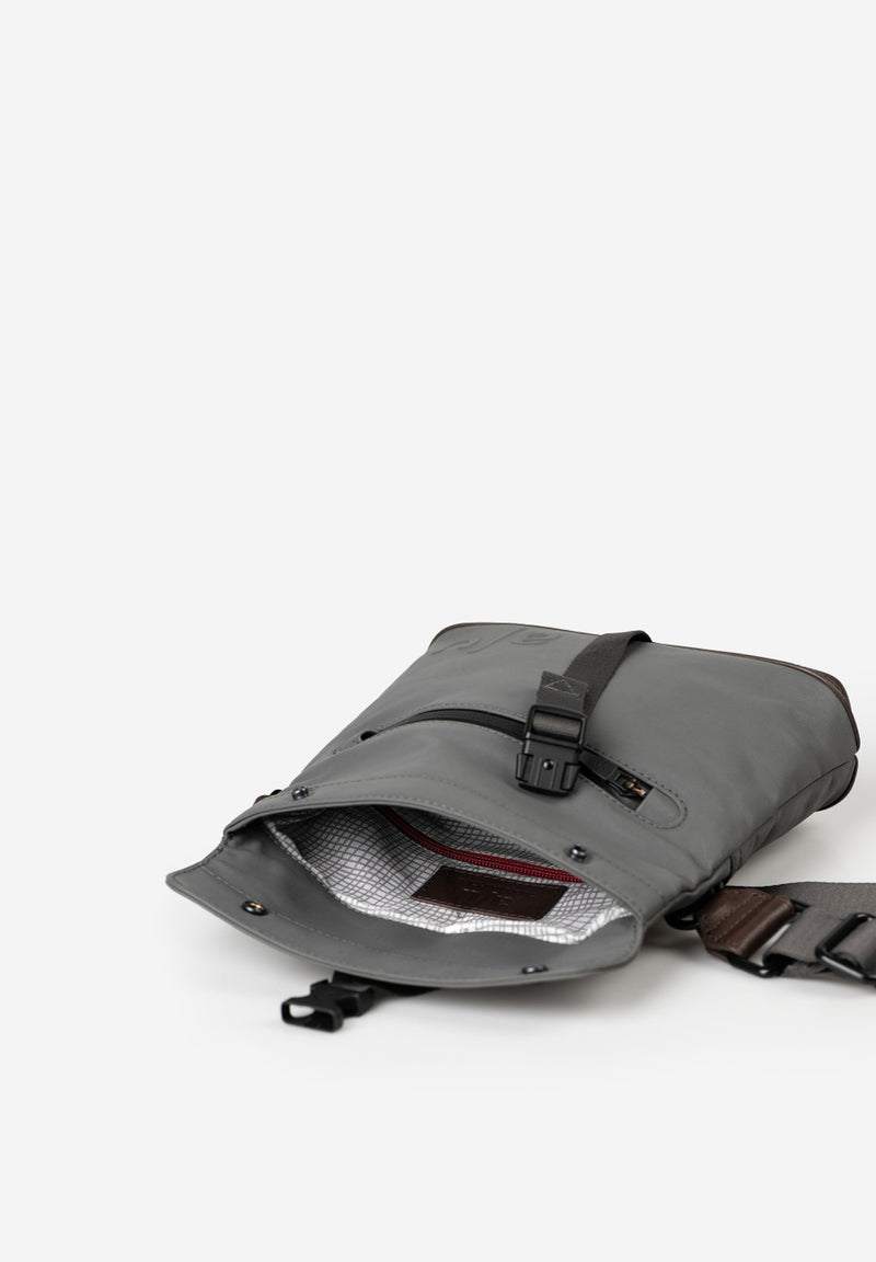 Aunts & Uncles Tsu belt bag