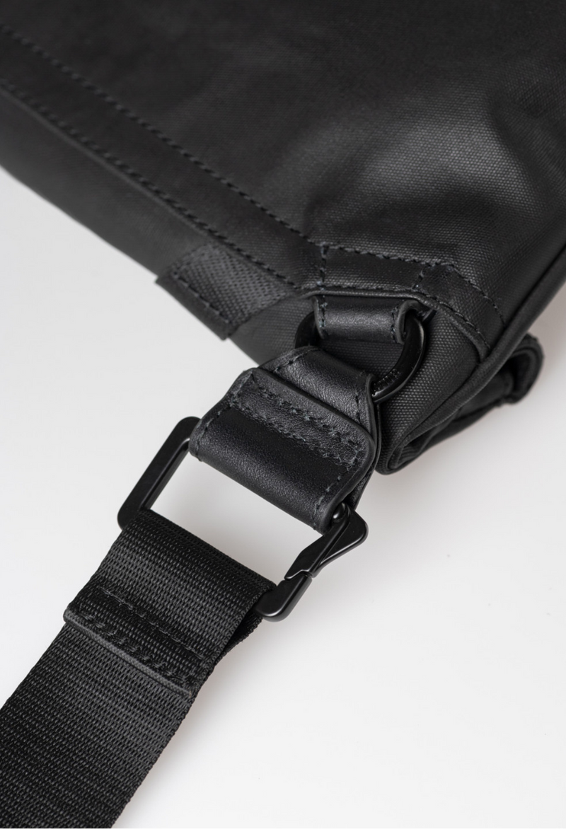 Aunts & Uncles Tsu belt bag