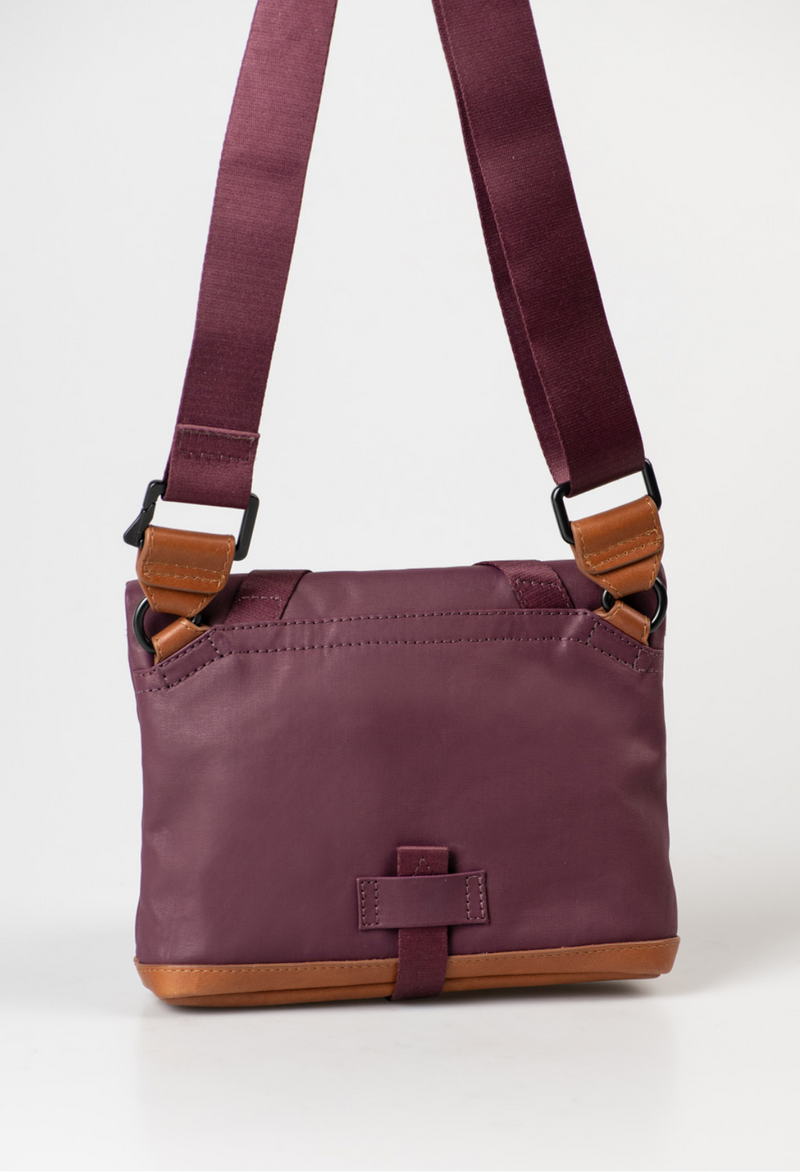 Aunts & Uncles Tsu belt bag