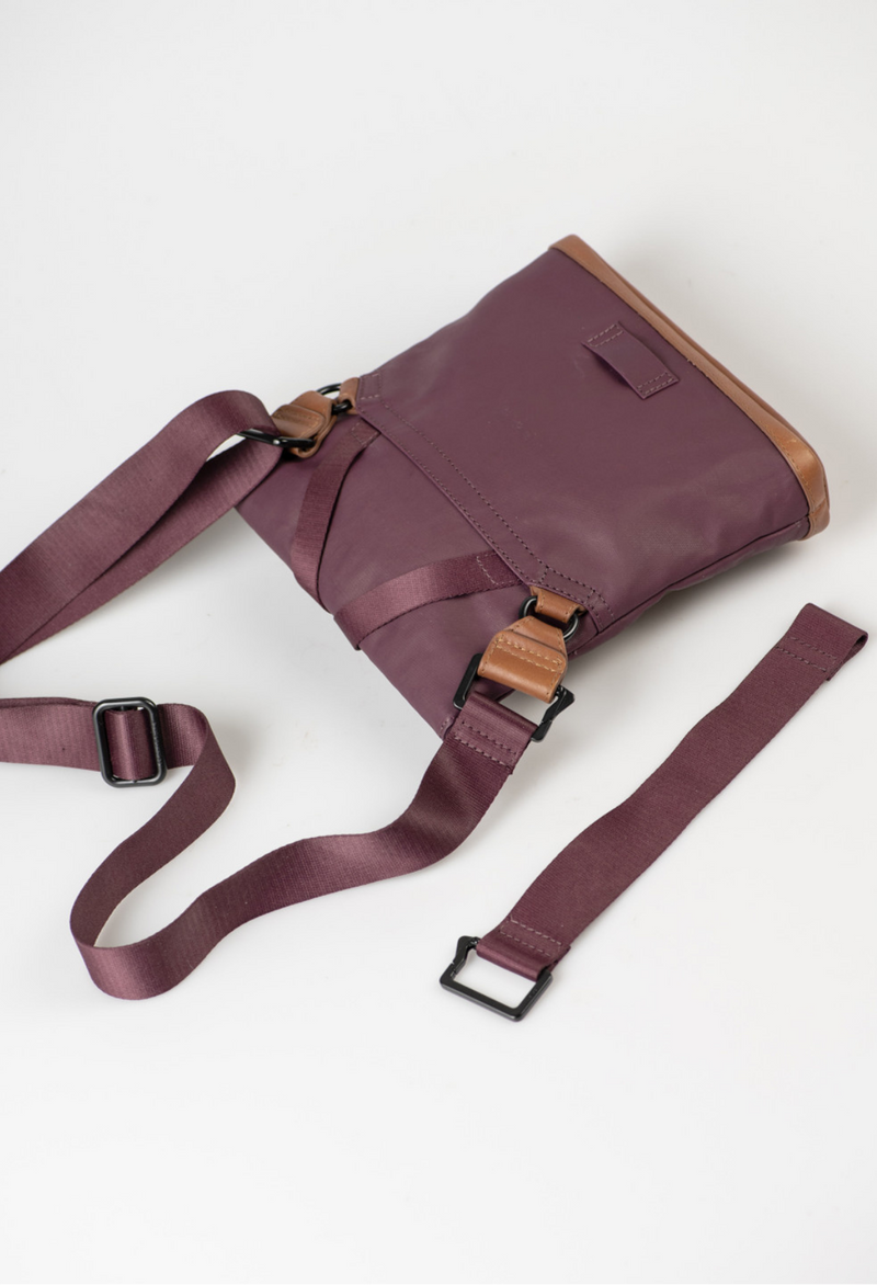 Aunts & Uncles Tsu belt bag