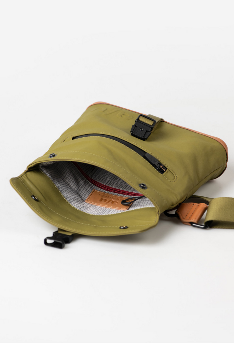 Aunts & Uncles Tsu belt bag