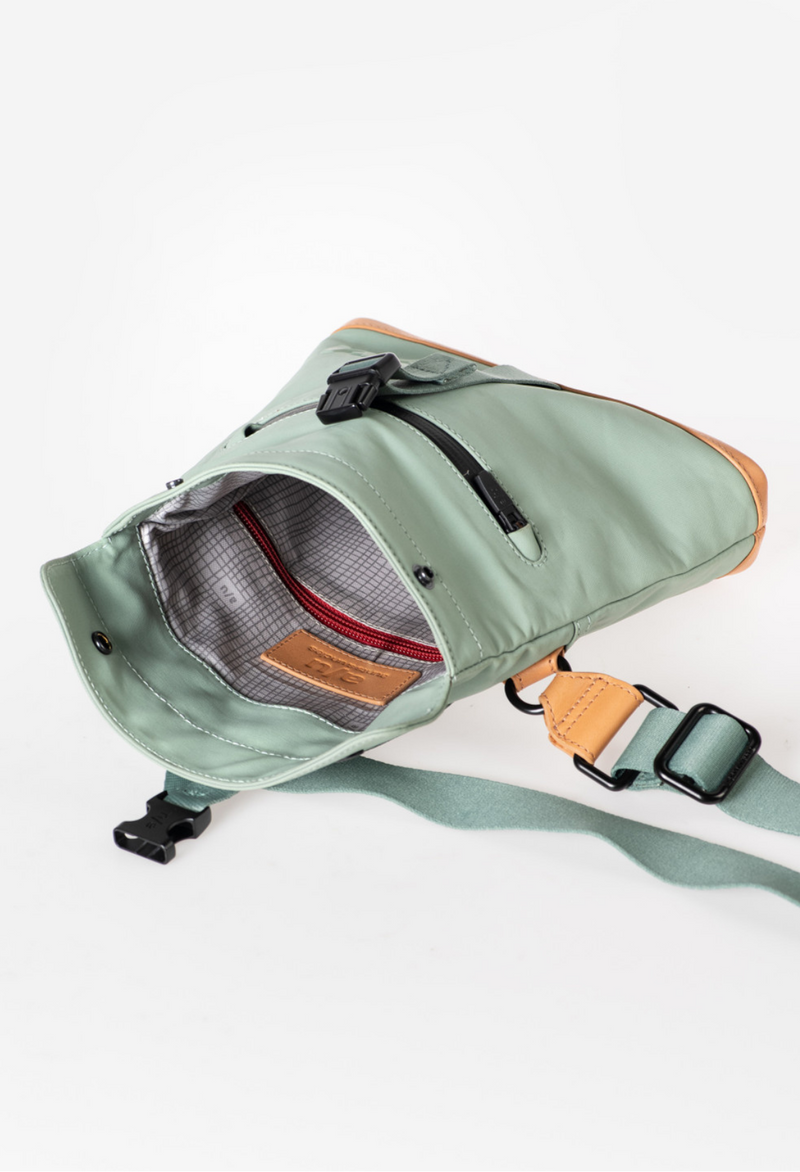 Aunts & Uncles Tsu belt bag
