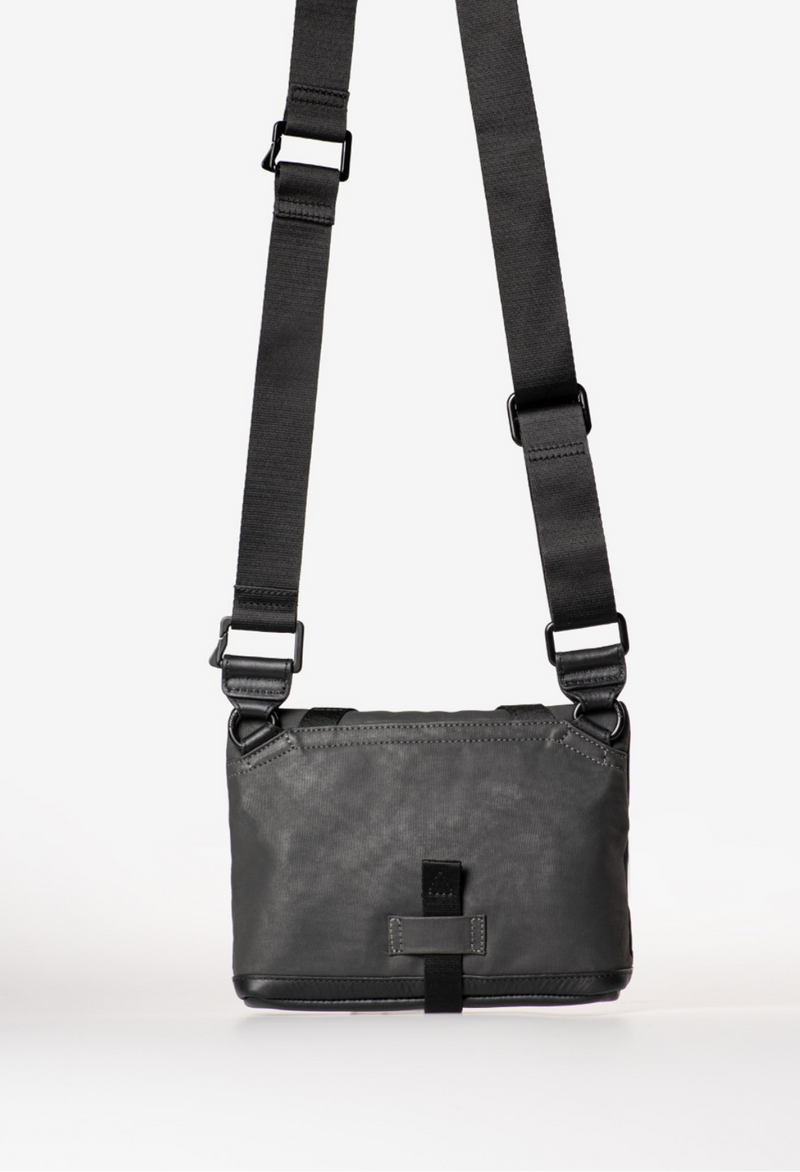 Aunts & Uncles Tsu belt bag