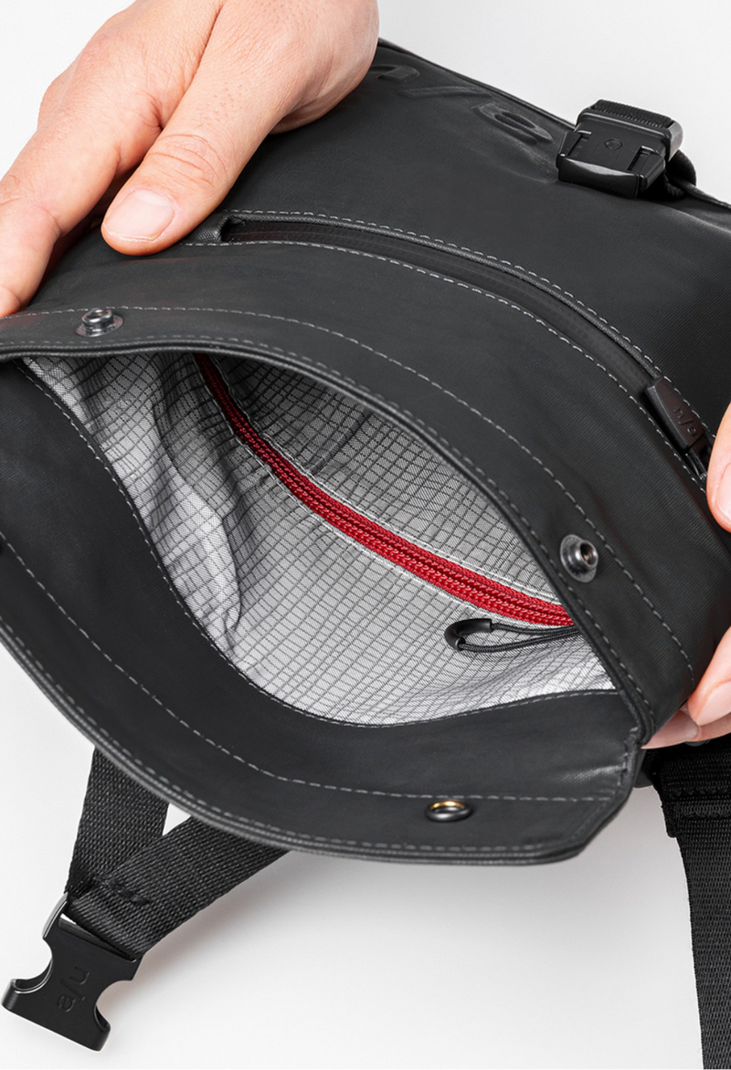 Aunts & Uncles Tsu belt bag