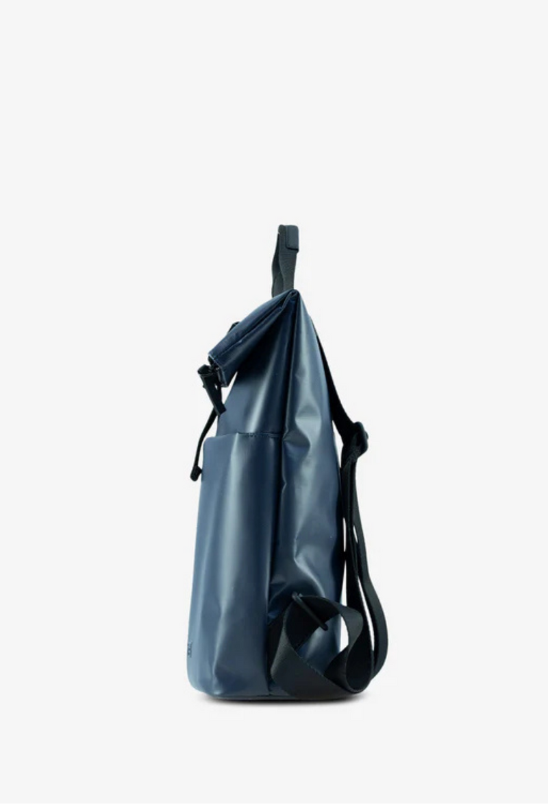 Jost Tolja mit Überschlag Rucksack
