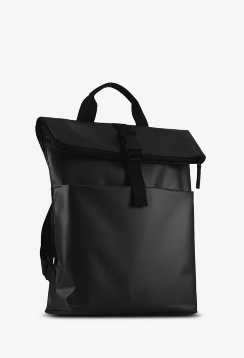 Jost Tolja con patta zaino