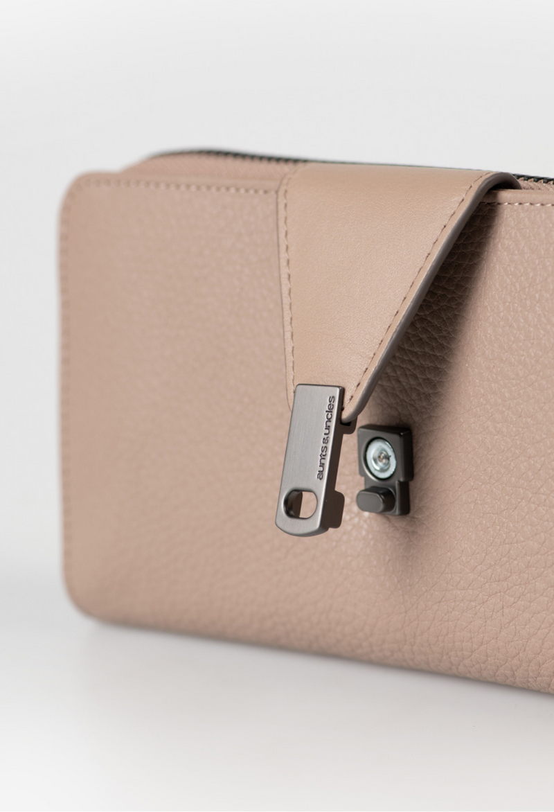 Cartera Aunts & Uncles Catelyn