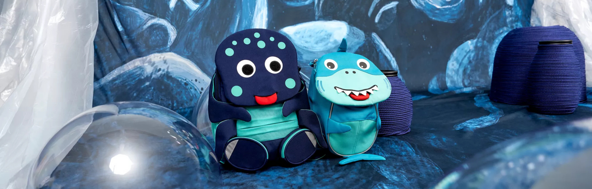 Affenzahn, Kinderrucksäcke, Tiermotive, blau, grün, Monster und Frosch, verspielt, farbenfroh