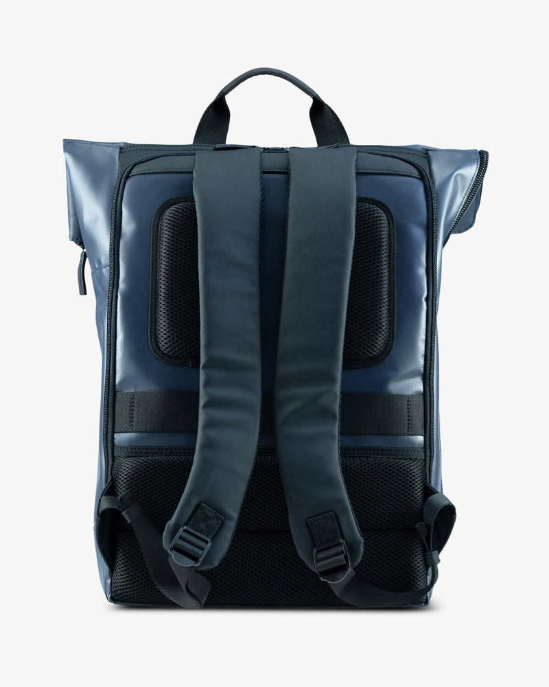 Jost Tolja con patta zaino