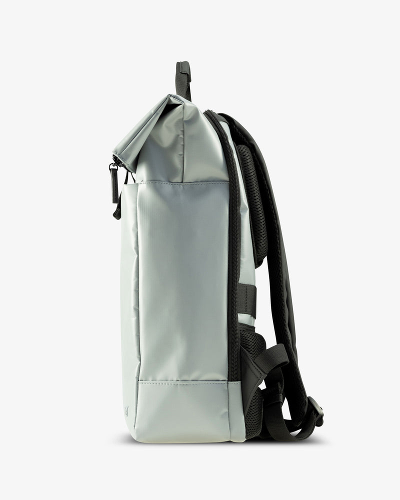 Jost Tolja con solapa mochila