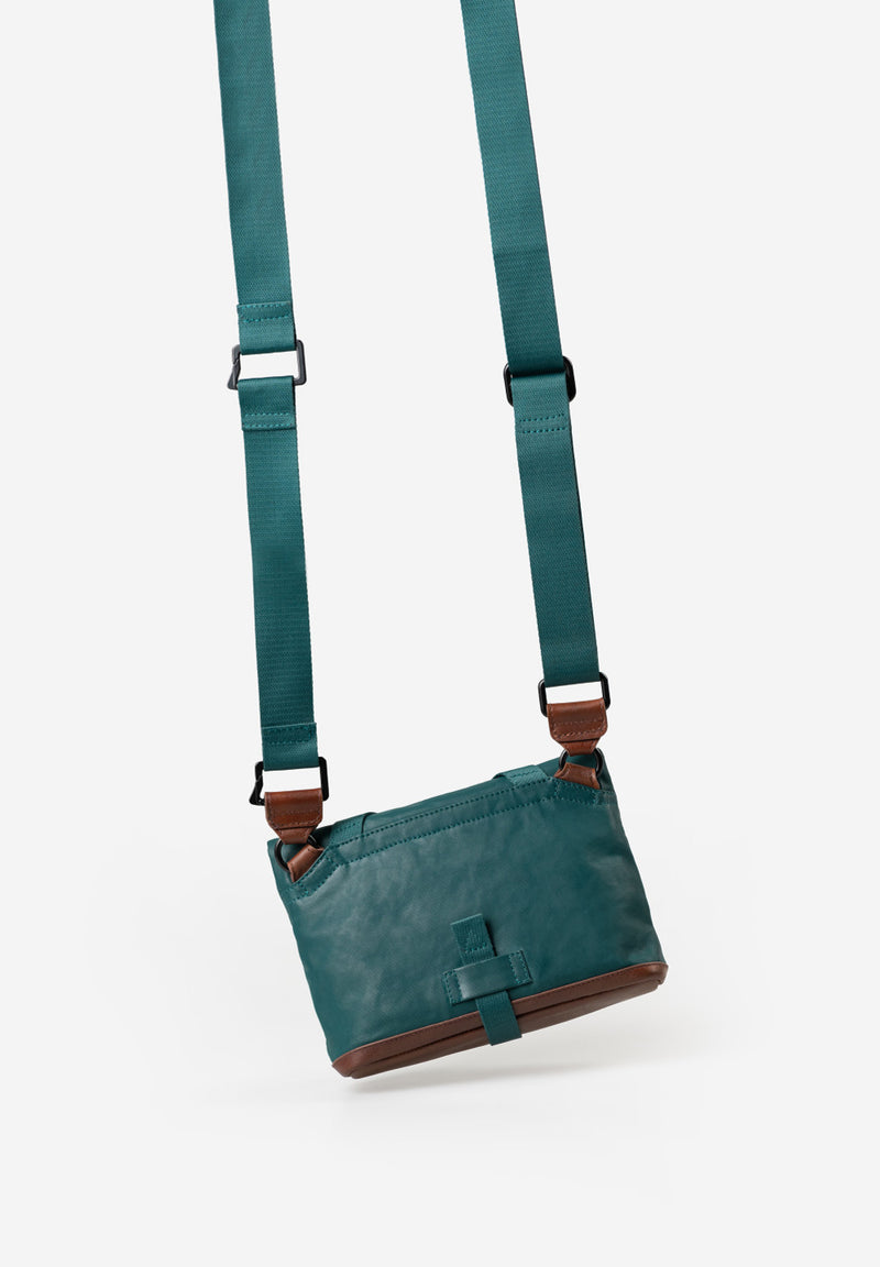 Aunts & Uncles Tsu belt bag