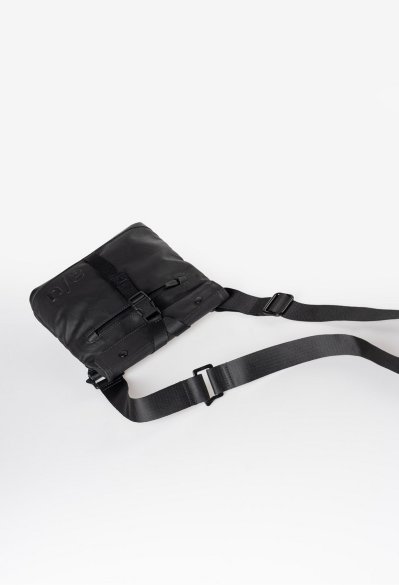 Aunts & Uncles Tsu belt bag