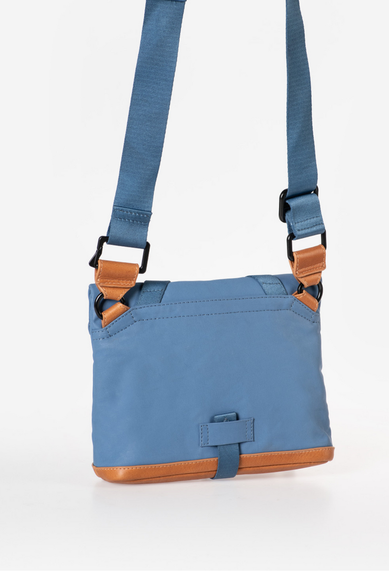 Aunts & Uncles Tsu belt bag