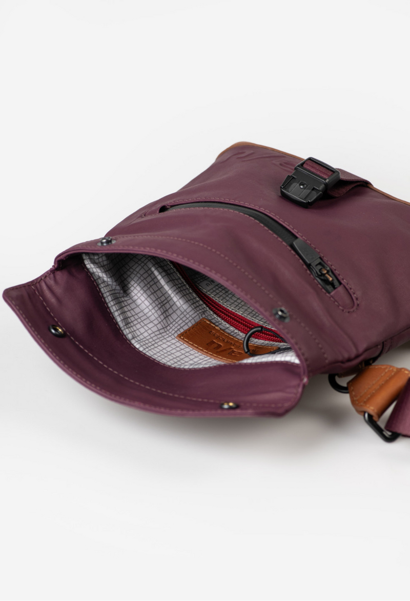 Aunts & Uncles Tsu belt bag