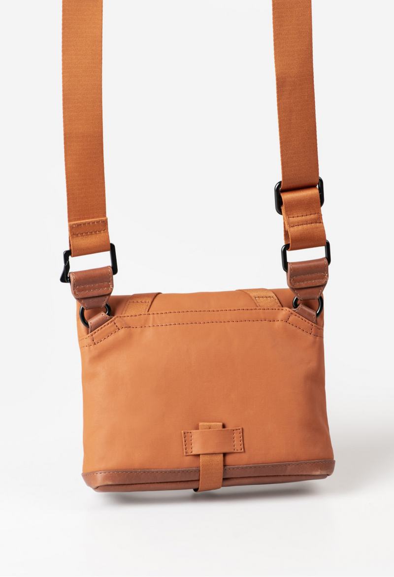 Aunts & Uncles Tsu belt bag