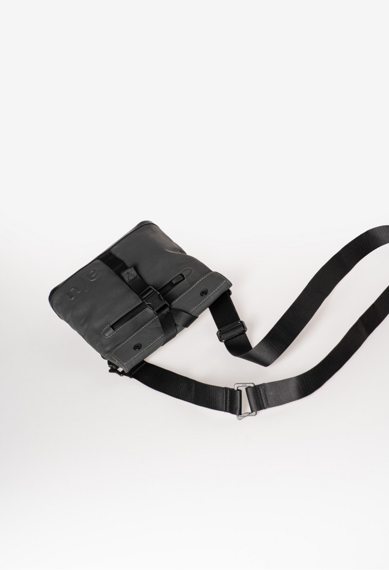 Aunts & Uncles Tsu belt bag