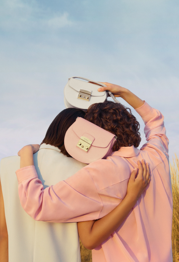 FURLA, Umhängetasche, elegant, modern, Frauen, Mode, Leder, Accessoire, hochwertig, Meerblick