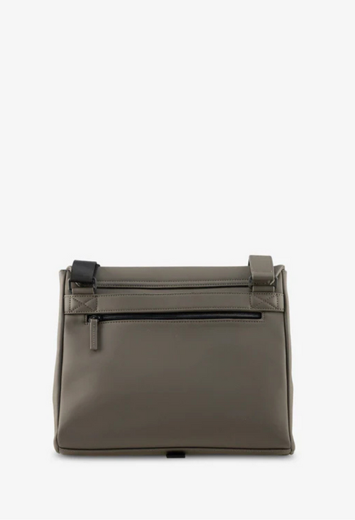Oliva / M