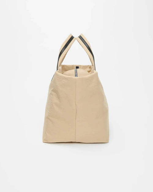 Beige trenchcoat / Weekendtas