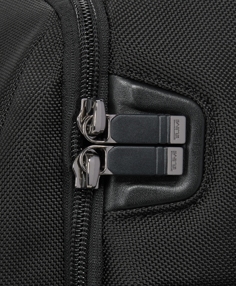 Tumi Alpha 4 Maletín negro de nailon balístico FXT